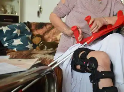 Anfang April hatte sich die 62-j&auml;hrige Heidrun Bahn bei einem Sturz einen Knochen im Knie gebrochen. Seitdem ist sie auf Hilfe angewiesen.