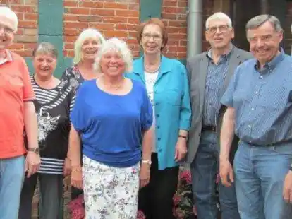 Der Vorstand des Seniorenbeirates in der Gemeinde Gro&szlig;enkneten: (von links) Michael Wolf,  Ingrid Schrader, Cornelia Minx, Margrit Hellmers, Karin Lehmk&uuml;hler, G&uuml;nter Asseln und Egon Ehben. Es fehlt Friedel Wintermann.