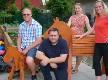 Der F&ouml;rderverein des evangelischen Kindergartens Huntlosen versammelte sich f&uuml;r ein Foto (von links): Andreas Tiemann (Kassenwart), Andr&eacute; Muhle (Schriftf&uuml;hrer), Katharina Unger (2. Vorsitzende), Sabrina Coldewey (1. Vorsitzende)