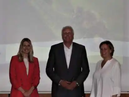 Stellten die erfolgreichen Bewerber f&uuml;r die F&ouml;rdermittel in Bad Zwischenahn vor: (v.li.) Vivien Langen, Gernold Lengert und Maria Bruns.