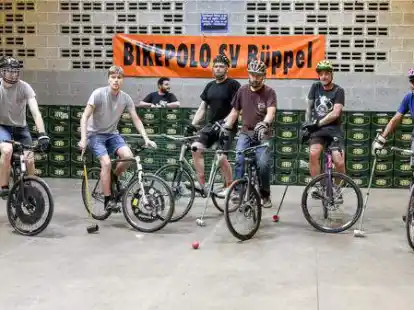 Bikepolo wurde am Wochenende in der Weberei gespielt.