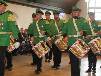 Im historischen Rathaussaal: Das Tambourkorps trommelte w&auml;hrend der Gildeversammlung.