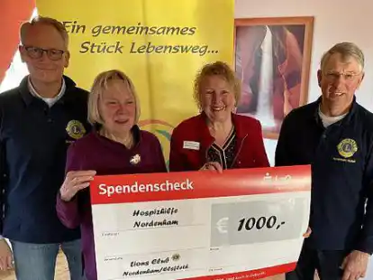 Spenden&uuml;bergabe bei der Hospizhilfe: Peter Hinrichs, Karin Miosga, Christine Heckmann und Harald Hillmer (von links)