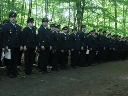 Antreten in der Lehmkuhle f&uuml;r die Bef&ouml;rderungen und Ehrungen: Das war nach zwei Jahren Zwangspause nun wieder m&ouml;glich.