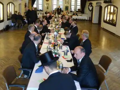 Die Offiziersversammlung vor Pfingsten findet immer im oberen Rathaussaal statt.