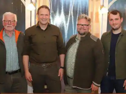 Der neue Vorstand des Hegerings Bar&szlig;el: Schriftf&uuml;hrer Jonny Passmann (von links), Vorsitzender Rainer Dullweber, stellvertretender Vorsitzender Steffen Haak und Kassenwart Roland Wolken