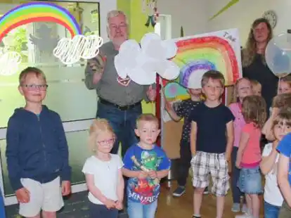 Die Schweier Kita L&uuml;ttje L&uuml;&uuml; verabschiedet Pastor Bernd Eichert.