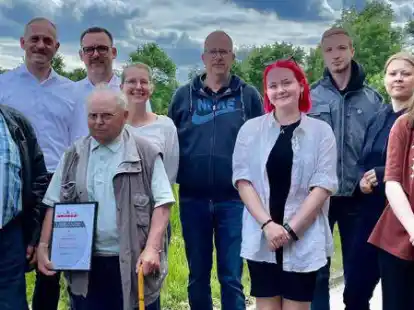Der Vorstand der Showband Rastede mit langj&auml;hrigen Mitgliedern (von links): Rainer Langerenken (40 Jahre), Carsten Helms, Christian Zellmer (beide Vorstand), Kurt Gehrke (40 Jahre) Anne D&ouml;rgeloh (Vorstand), Stefan Scheffler (40 Jahre), Morena Stolle (f&uuml;nf Jahre), Dag Lange (zehn Jahre), Simone Noffke (Vorstand), Nicole T&ouml;len (f&uuml;nf Jahre).