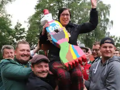 Hoch lebe die neue Sch&uuml;tzenk&ouml;nigin von Elisabethfehn Denise Laus.