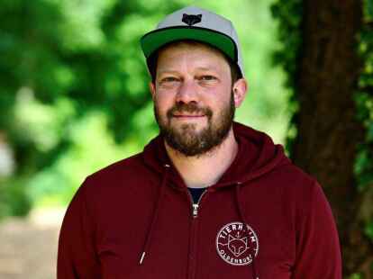 Leiter des Oldenburger Tierheims, Dominic K&ouml;ppen, ist gl&uuml;cklich, dass Antonia Heinze (24) das Projekt &bdquo;Jugendtierschutz&ldquo; an sich genommen hat.