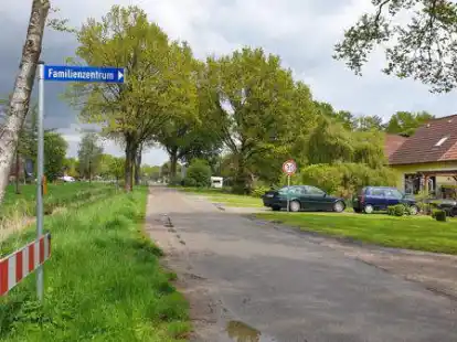 Ist eines von zahlreichen Aper Projekten, die dieses Jahr umgesetzt werden sollen: der Ausbau der Stra&szlig;e Am Kanal in Augustfehn II , der mit Geldern aus der Dorferneuerung gef&ouml;rdert wird.