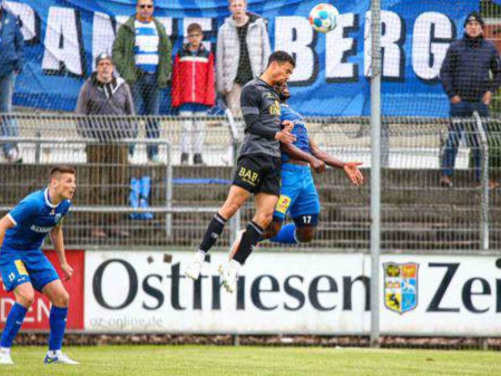 Die Bilder vom Spiel zwischen Kickers Emden und dem Bremer SV