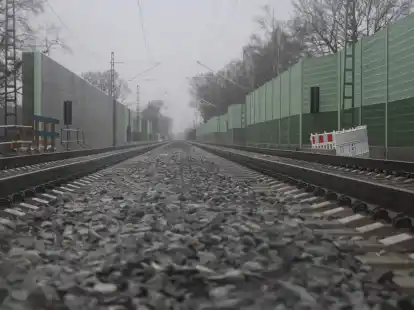 &Uuml;ber die Farbgestaltung der geplanten L&auml;rmschutzwand an zwei Stellen in der Gemeinde Berne stimmten die Mitglieder des Bauausschusses ab.