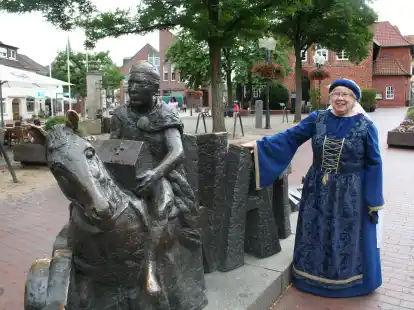 G&auml;stef&uuml;hrerin Karola M&uuml;ller ist wieder im Gewand der Margarethe Lickenberg unterwegs.