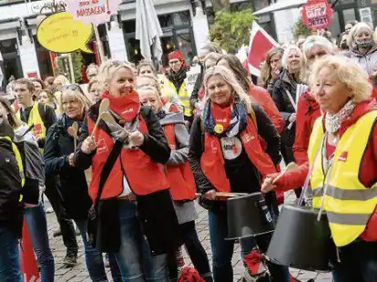 Sie fordern bessere Arbeitsbedingungen: die Angestellten in Kitas und Kinderg&auml;rten.