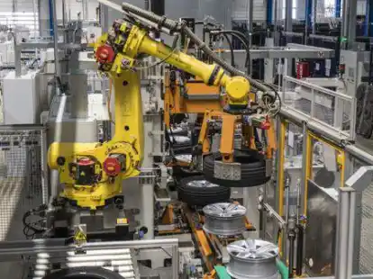 Die Logistiker und VW-Zulieferer der Emder Dirks Group fertig unter anderem Autoreifen im Frisiapark und besch&auml;ftigt rund 1000 Mitarbeiter an ihren Standorten in der Seehafenstadt.