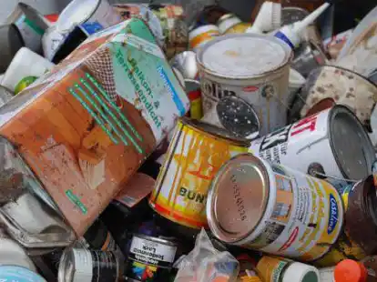 Farben und Lacke machen einen Gro&szlig;teil der abgegebenen Schadstoffe aus.