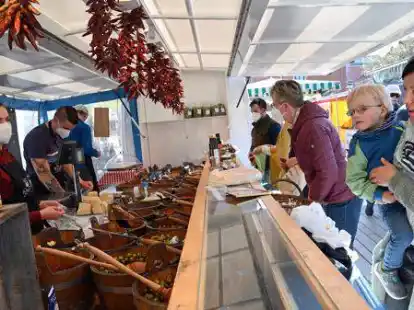 Dreimal in der Woche Treffpunkt auf dem Neuen Markt: der Wochenmarkt.