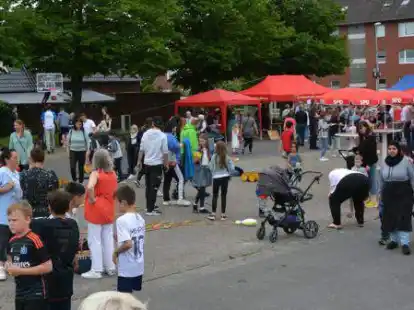 Spiel, Spa&szlig; und Bratwurst: Die Veranstaltung zum Tag der Nachbarn kam gestern in Barenburg gut an.