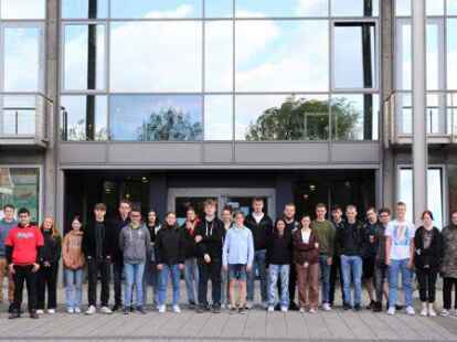 27 Sch&uuml;lerinnen und Sch&uuml;ler vom Emder Johannes-Althusius-Gymnasium haben drei Wochen lang  Campusleben und Vorlesungen bei einem Praktikum kennengelernt.