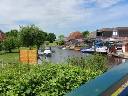 Idylle und Platz f&uuml;r Neubauten: Larrelt von der Japanbr&uuml;cke aus betrachtet.