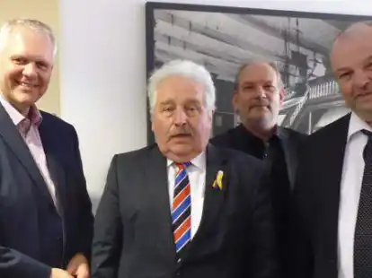 Gespr&auml;ch vor dem Festakt:  Kulturminister Bj&ouml;rn Th&uuml;mler (CDU), Rico Mecklenburg (Vorsitzender des Tr&auml;gervereins), Aiko Schmidt (Musealoge der ersten Ma&szlig;nahme 1997) und der Leiter der Museumsakademie Musealog, Dirk Heisig.