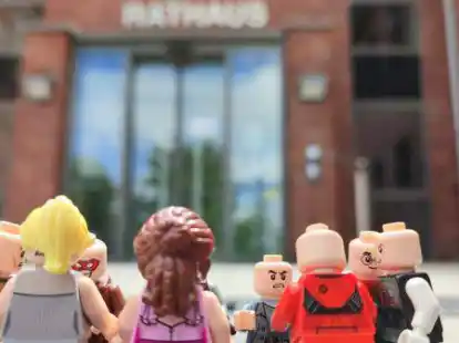 Stecken die K&ouml;pfe zusammen und diskutieren mitunter hitzig &uuml;ber wichtige Themen: die Mitglieder des Krummh&ouml;rner Verwaltungsausschusses, der im Rathaus hinter verschlossenen T&uuml;ren tagt.