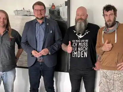 Mit dem Gespr&auml;ch mit Emdens Oberb&uuml;rgermeister Tim Kruithoff (2. von links) zufrieden: Die Initiativen-Mitglieder Christian N&uuml;tzel, Ingo Weber und Alfred Kieselbach (von links).