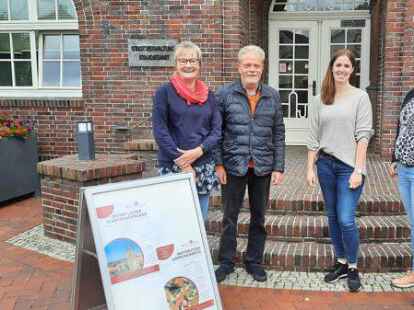 Anne zur Br&uuml;gge (von links), Dieter Wohlers, Anneke Dehne und Hille Brandt (Touristik): Sie freuen sich, dass das neue Angebot so gut angelaufen ist.