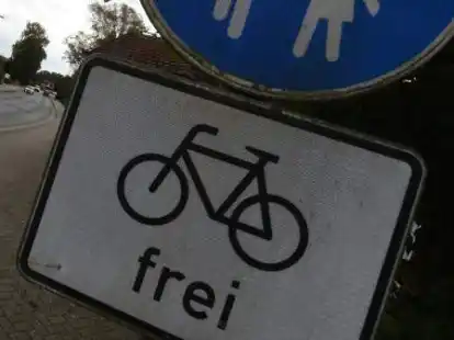 Die Benutzungspflicht wurde an vielen Stra&szlig;en aufgehoben. Radfahrer d&uuml;rfen jetzt die Fahrbahn benutzen.