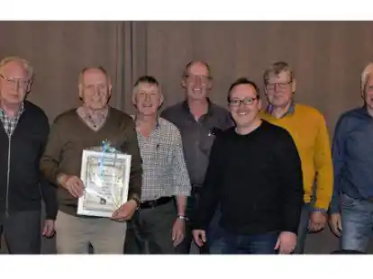 Nach langer Coronapause endlich wieder aktiv (von links):  Hermann Reiners, Wilfried L&uuml;bbers, Ewald Kalmlage, Georg Burke, Jens L&uuml;cking, Arnold Schulte und Theo Wieborg.