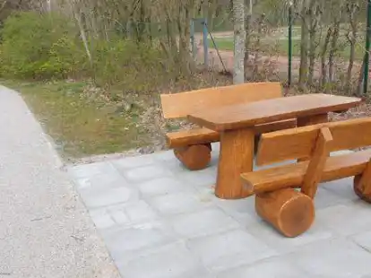 Im Ellerb&auml;ketal wurde ein Weg neu angelegt. Au&szlig;erdem hat der Orts- und Heimatverein Bookholzberg-Gr&uuml;ppenb&uuml;hren dort einen Tisch und B&auml;nke aufgestellt.