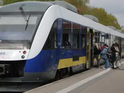 Am Bahnhof in Wildeshausen: Bislang halten die Z&uuml;ge in Richtung Bremen und Osnabr&uuml;ck einmal in der Stunde.