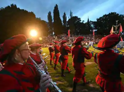 Zapfenstreich und Feuerwerk auf der Burgwiese sind zum Auftakt des Gildefestes immer wieder ein besonderes Erlebnis &ndash; zuletzt konnte dies 2019 stattfinden.