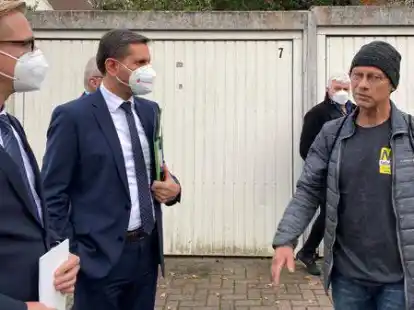 BI-Sprecher (von rechts) Harry Grotheer beim Besuch des Umweltministers Olaf Lies im Beisein von Landrat Stephan Siefken im November 2021