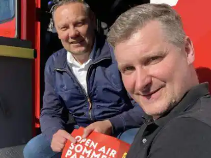 Vorfreude auf die Feier: Stefan Bieling (links) und Sven Grannemann organisieren das Feuerwehr-Open-Air