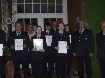 Bef&ouml;rderungen bei der Freiwilligen Feuerwehr Neuenbrok