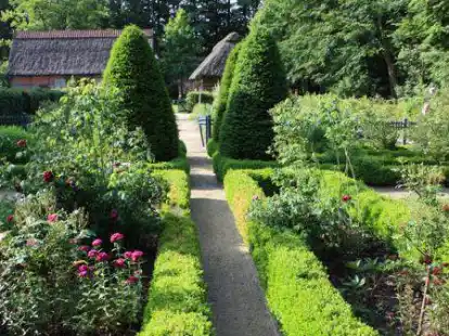 Auch die G&auml;rten im Museumsdorf sind ge&ouml;ffnet.