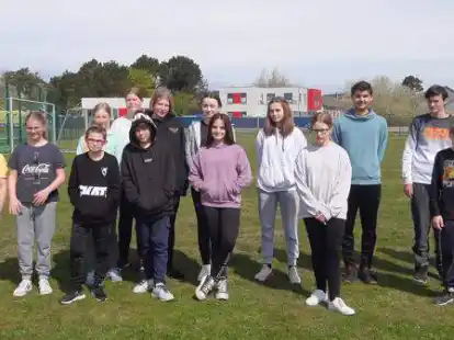 Sponsorenlauf der Inselschule Wangerooge: Ein Teil der  Jugendlichen, die 3615 Euro f&uuml;r die Ukraine erlaufen haben.