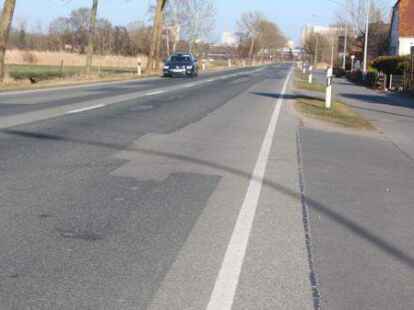 Die alte B 211 wird am Ende Juni bis Brake saniert.