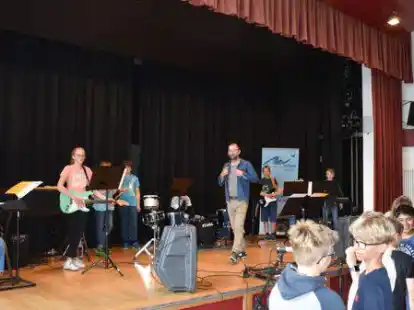 Probte einen Tag lang als Band in der Musikschule: Klasse 5a der Realschule Wildeshausen