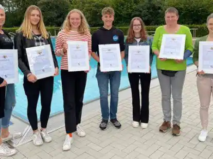 Langj&auml;hrige Mitglieder geehrt (von links): Annika und Neele Wykhoff, Ida Dierks, Leonard B&uuml;sing, Jana Henze, Heike Hinrichs und Janna Kayser.