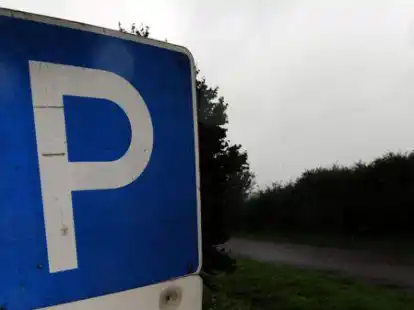 Der Parkplatz am Bar&szlig;eler Hafen muss am Wochenende gesperrt werden.