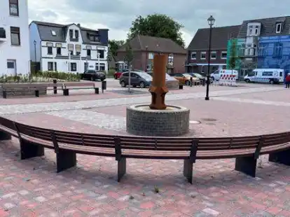 Im Zuge der Dorferneuerung ist in der Blexer Ortsmitte ein neuer Platz entstanden.