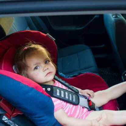 Hitzefalle Auto: Kinder sollten niemals allein im Wagen zur&uuml;ckgelassen werden.