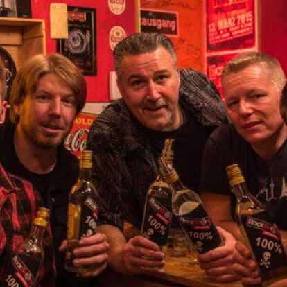 Freuen sich auf ihren Auftritt in Leer: Die Mitglieder der Band &bdquo;Rockshots&ldquo;.