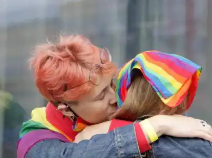 Offen queer leben &ndash; das trauen sich nicht alle. Vor allem f&uuml;r Jugendliche ist ein Outing ein gro&szlig;er Sprung, der Mut bedarf. Unterst&uuml;tzung bekommen Jugendliche in Ostfriesland in der Jugendgruppe Baumhaus.