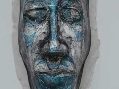 Echte Hingucker: Die Masken der griechischen K&uuml;nstlerin Niovi Boliaki.