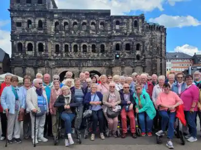 Vor der Porta Nigra in Trier bestand die Gelegenheit zum Gruppenfoto.