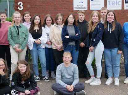 17 Sch&uuml;lerinnen und Sch&uuml;ler der achten Realschulklassen der HRS nehmen an dem Projekt teil. Sie tauschen sich dabei regelm&auml;&szlig;ig mit Jugendlichen aus Polen aus.